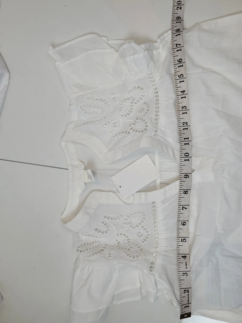 NWT White Embroidered Flutter Sleeve Blouse Size ; xs. - Picture 10 of 13